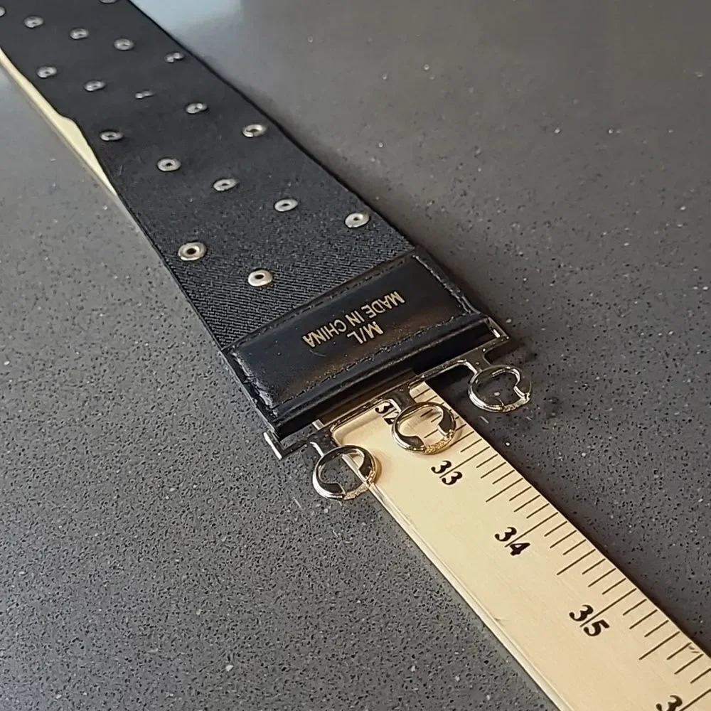 M/L Streatch belt with silver studs and clasp closure
